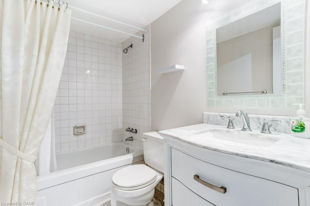 1002-2055 Upper Middle Road, Burlington, ON - Indoor Photo Showing Bathroom