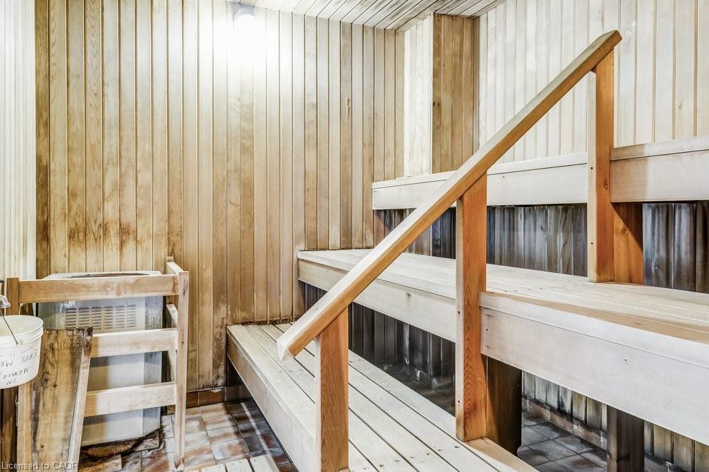 1002-2055 Upper Middle Road, Burlington, ON - Indoor Photo Showing Other Room