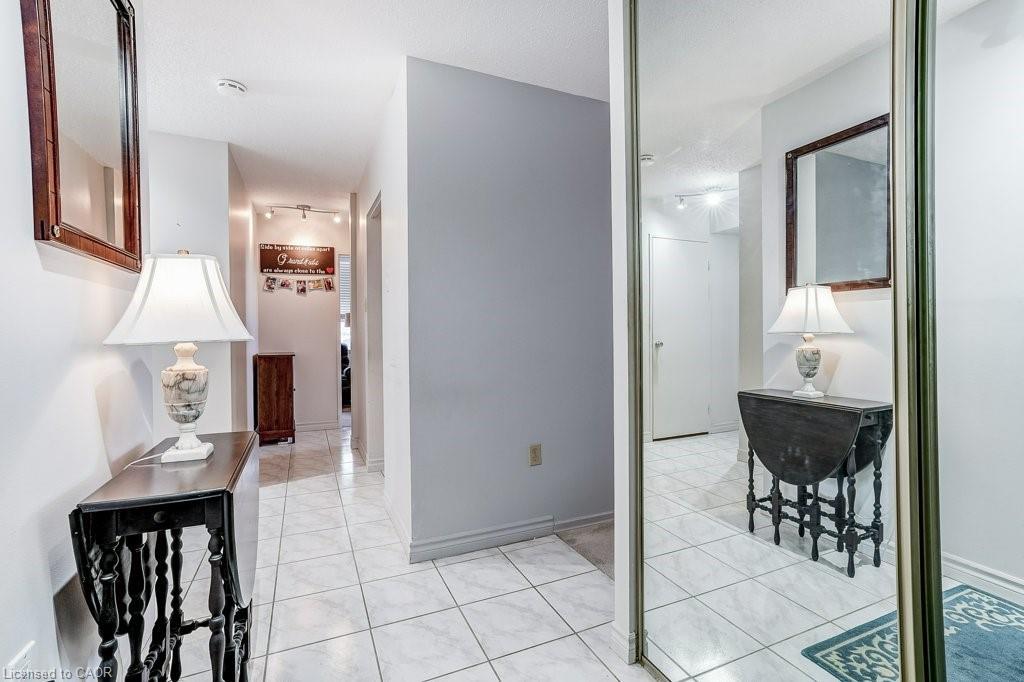 1002-2055 Upper Middle Road, Burlington, ON - Indoor Photo Showing Other Room