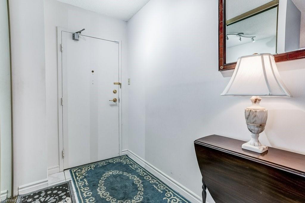 1002-2055 Upper Middle Road, Burlington, ON - Indoor Photo Showing Other Room