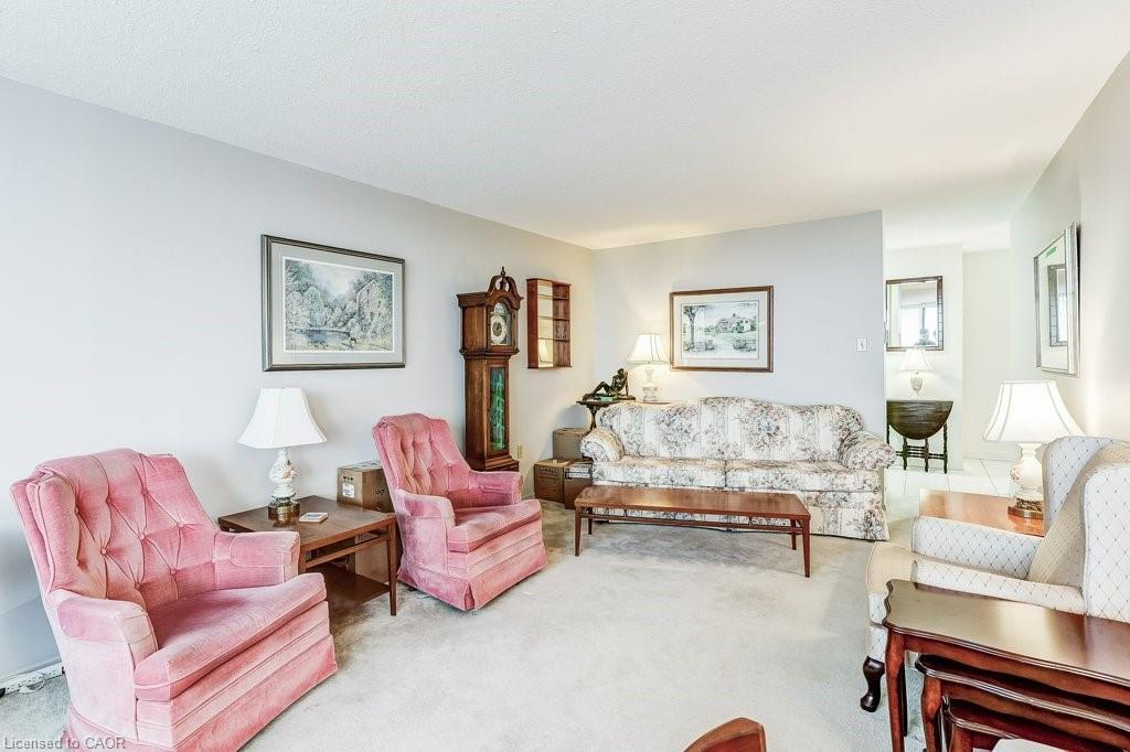 1002-2055 Upper Middle Road, Burlington, ON - Indoor Photo Showing Living Room