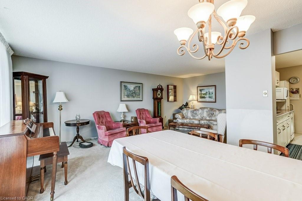 1002-2055 Upper Middle Road, Burlington, ON - Indoor Photo Showing Dining Room