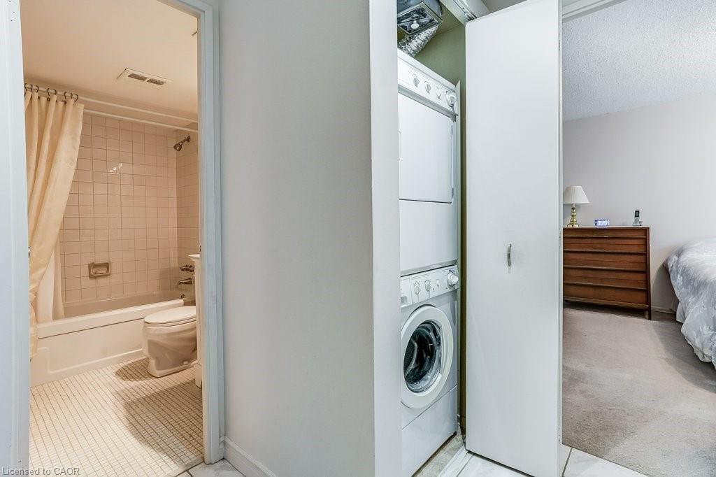 1002-2055 Upper Middle Road, Burlington, ON - Indoor Photo Showing Laundry Room