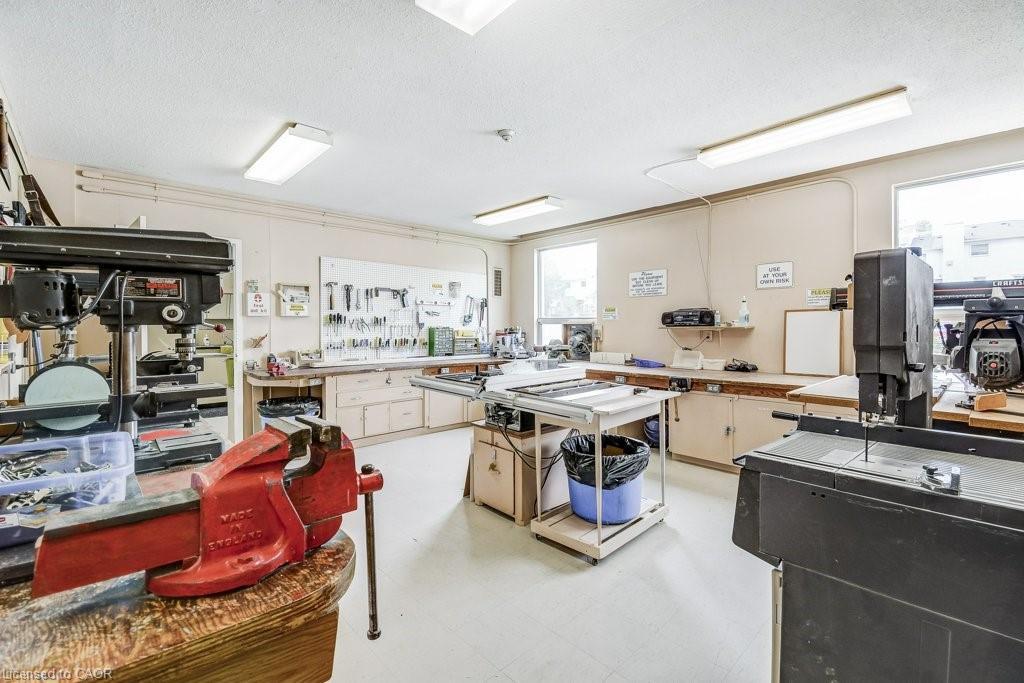 1002-2055 Upper Middle Road, Burlington, ON - Indoor Photo Showing Kitchen With Double Sink