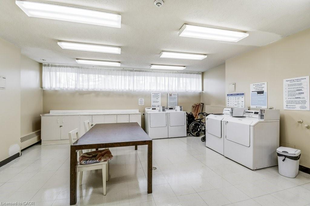 1002-2055 Upper Middle Road, Burlington, ON - Indoor Photo Showing Laundry Room