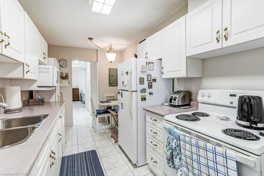 1002-2055 Upper Middle Road, Burlington, ON - Indoor Photo Showing Kitchen With Double Sink