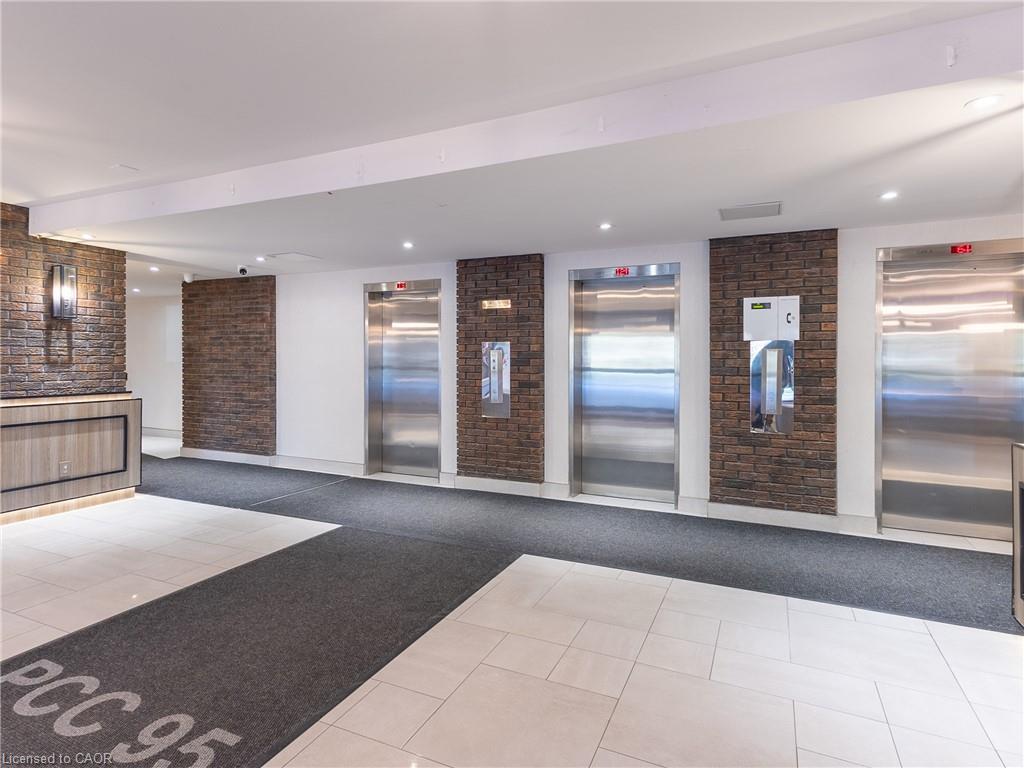 1103-966 Inverhouse Drive, Mississauga, ON - Indoor Photo Showing Other Room