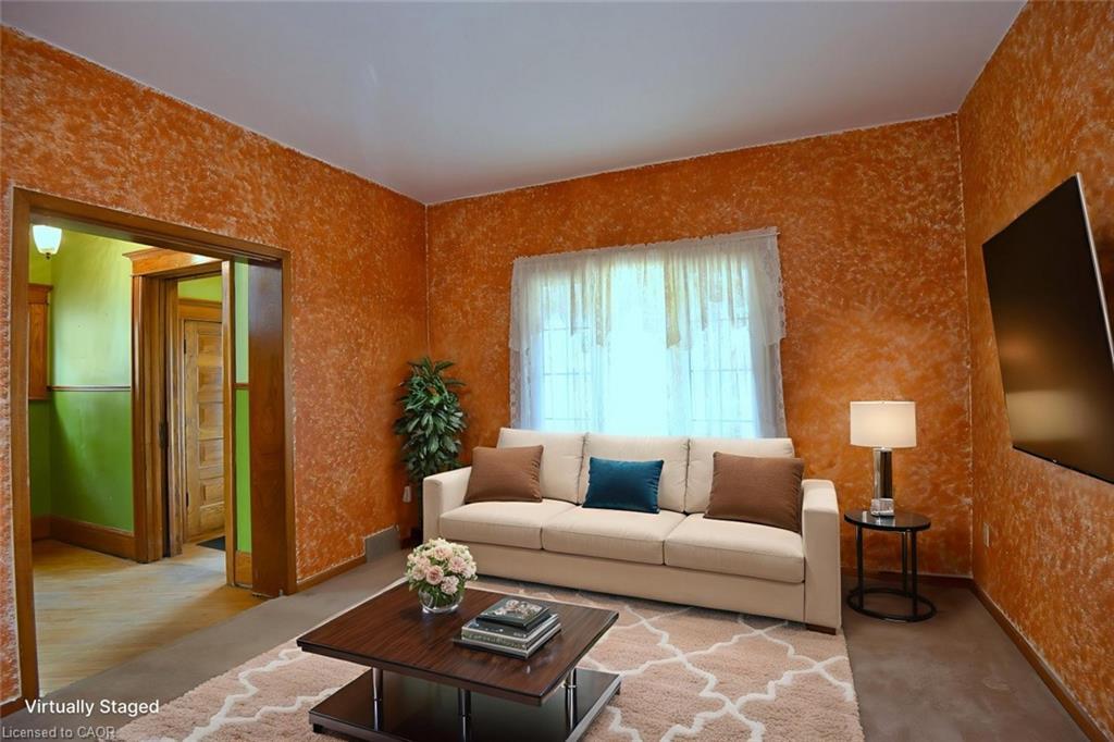 65 Young Street, Welland, ON - Indoor Photo Showing Living Room