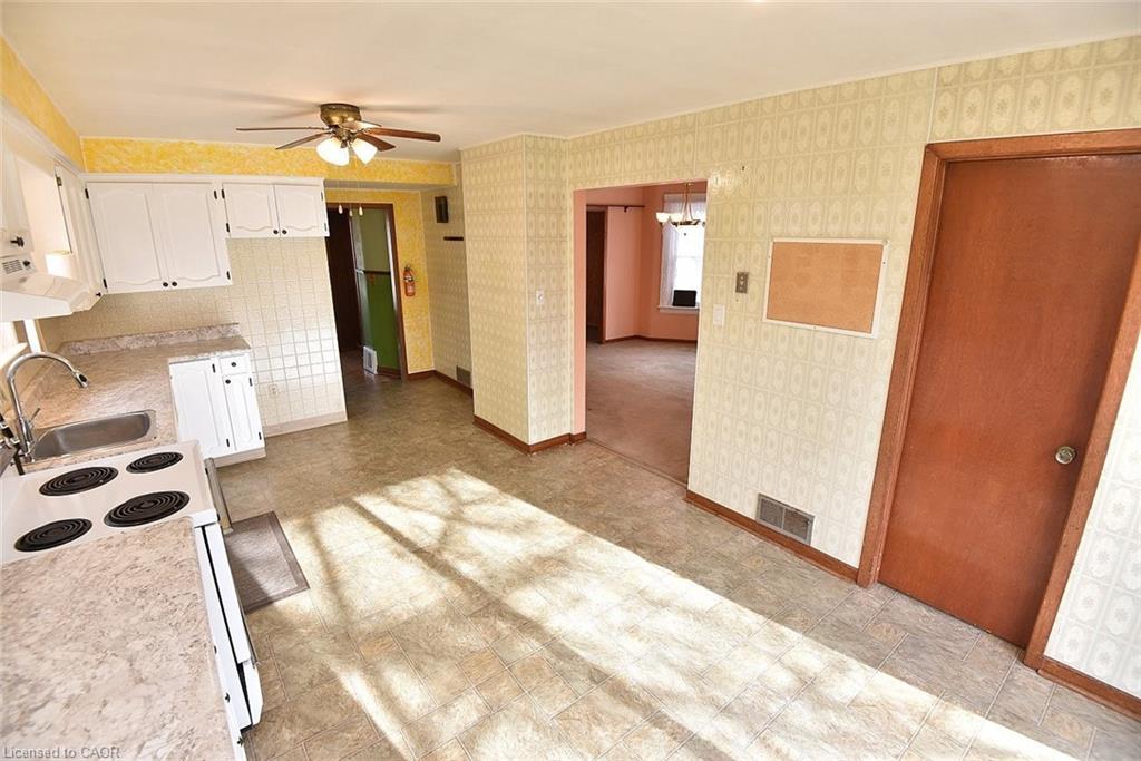 65 Young Street, Welland, ON - Indoor Photo Showing Kitchen