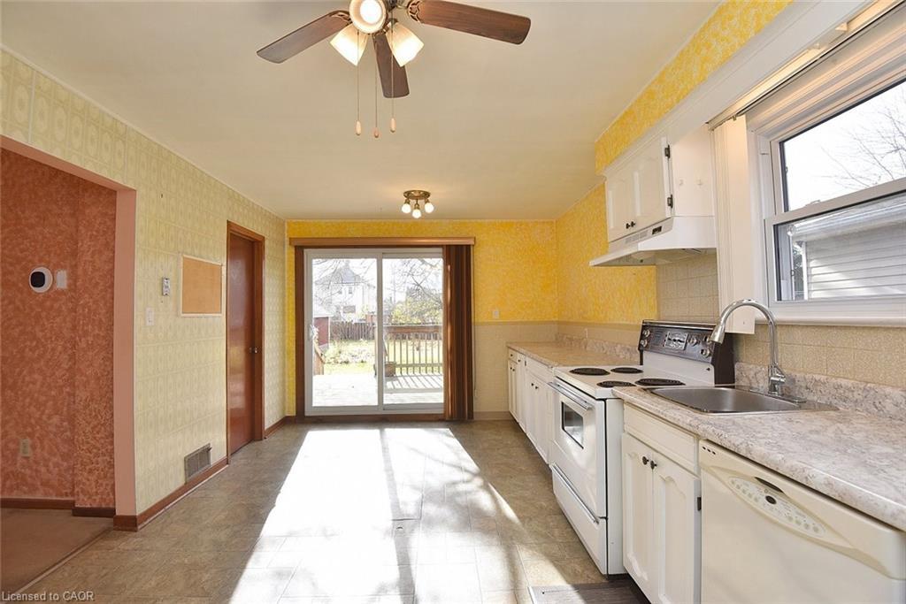 65 Young Street, Welland, ON - Indoor Photo Showing Kitchen
