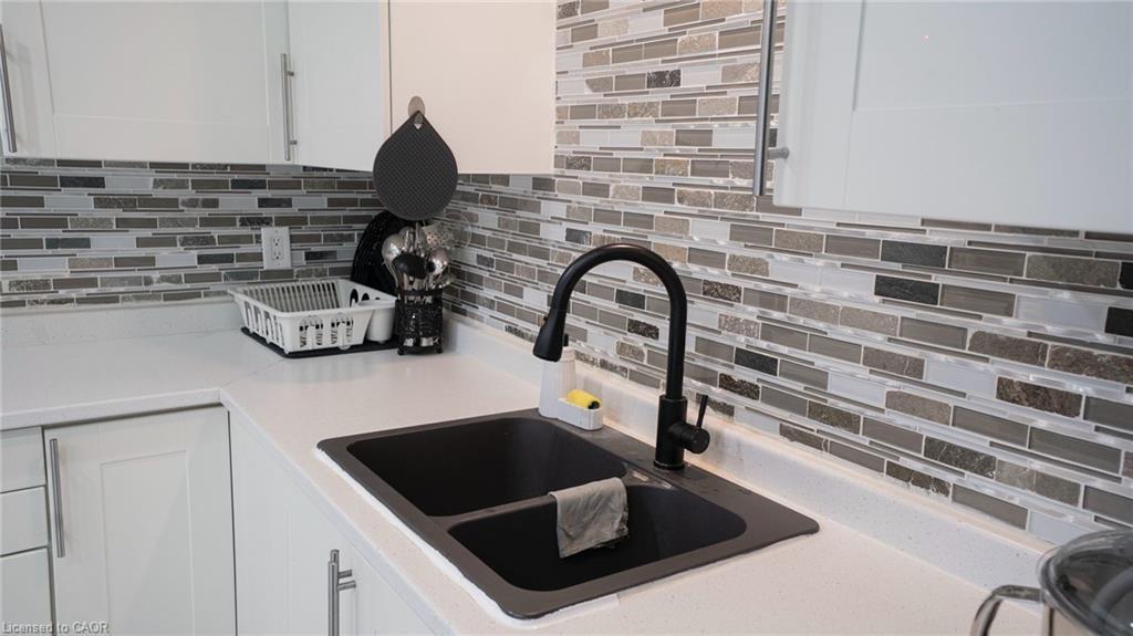 433B Lee Avenue, Waterloo, ON - Indoor Photo Showing Kitchen With Double Sink