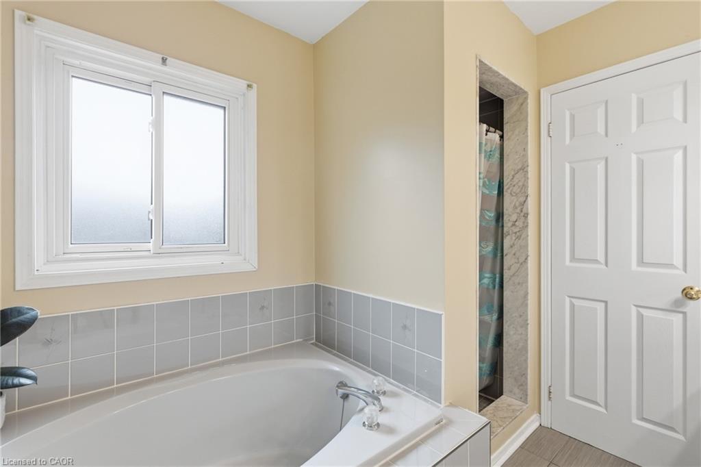 3372 Bobwhite Mews, Mississauga, ON - Indoor Photo Showing Bathroom