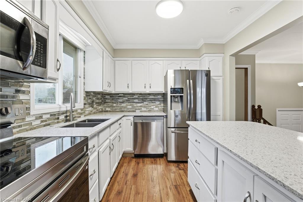 85 Rice Road, Welland, ON - Indoor Photo Showing Kitchen With Double Sink With Upgraded Kitchen