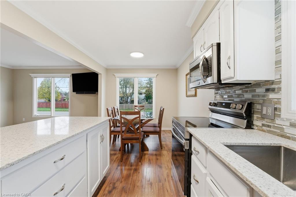 85 Rice Road, Welland, ON - Indoor Photo Showing Kitchen