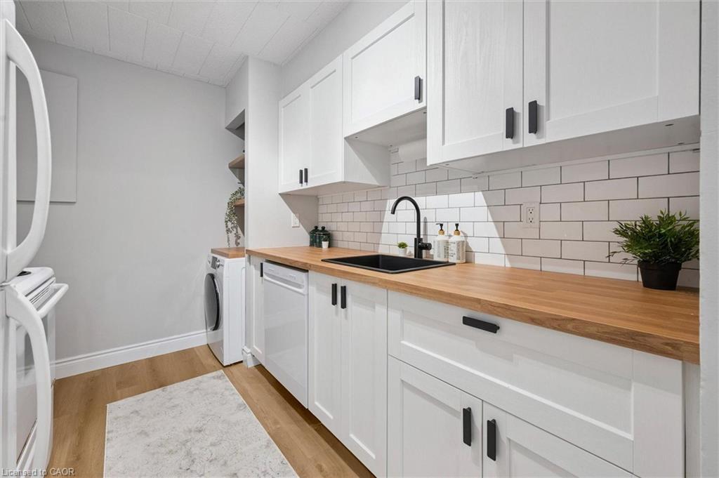 102-105 Conroy Crescent, Guelph, ON - Indoor Photo Showing Other Room