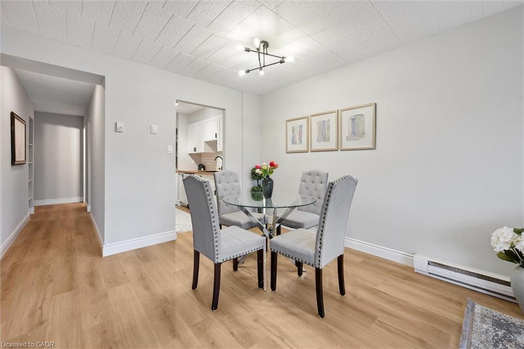 102-105 Conroy Crescent, Guelph, ON - Indoor Photo Showing Dining Room