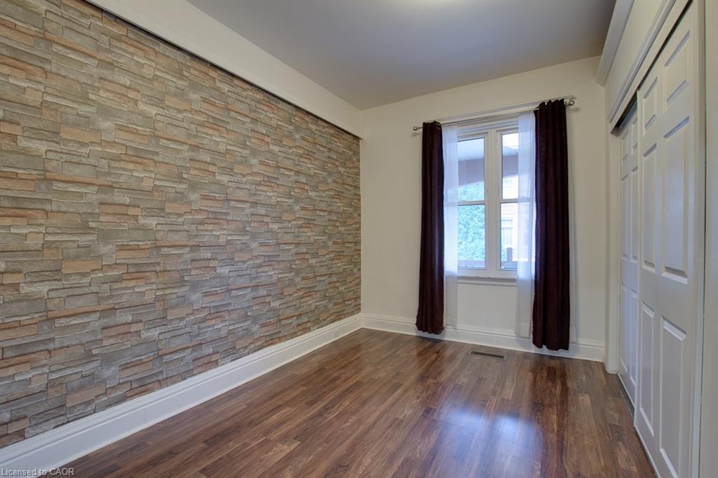 Main Level-193 Emerald Street N, Hamilton, ON - Indoor Photo Showing Other Room