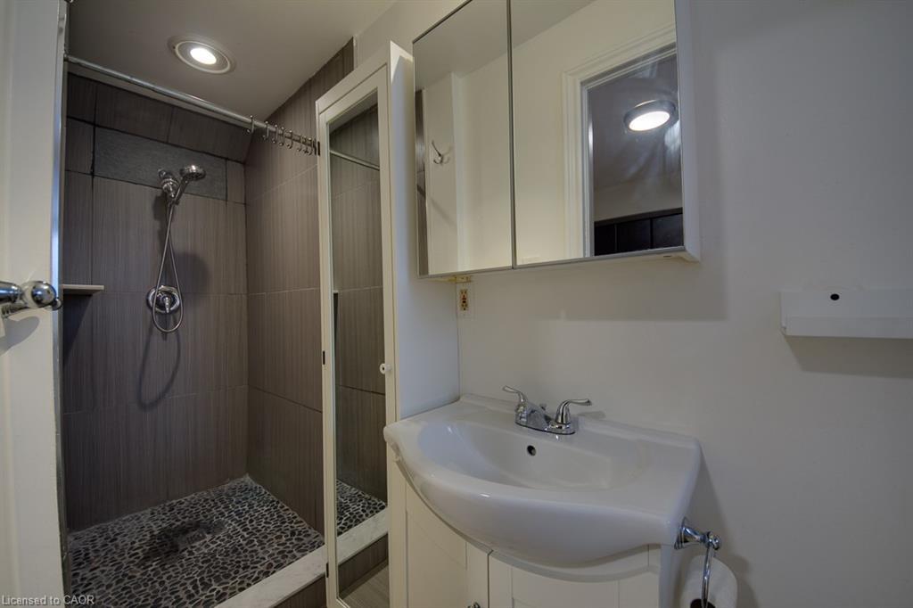 Main Level-193 Emerald Street N, Hamilton, ON - Indoor Photo Showing Bathroom