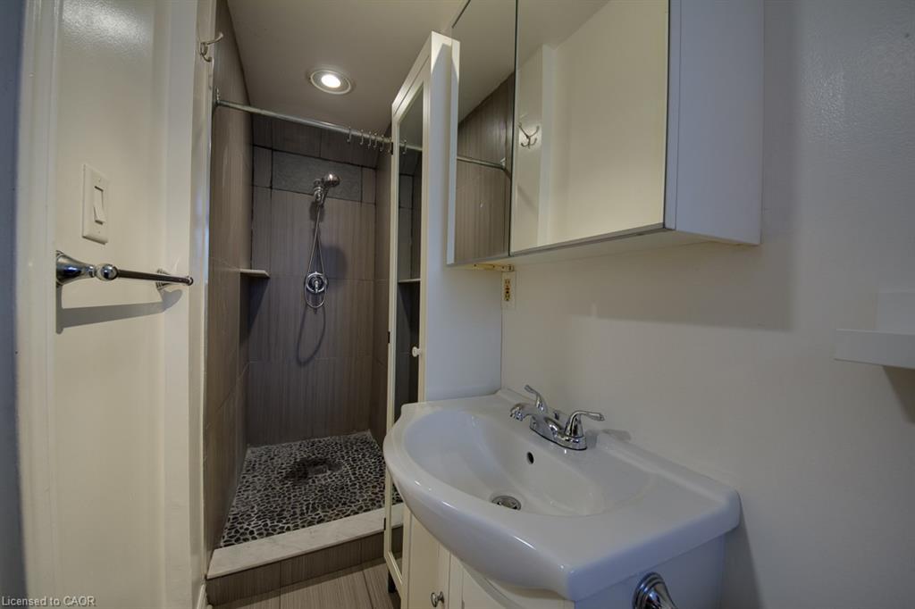 Main Level-193 Emerald Street N, Hamilton, ON - Indoor Photo Showing Bathroom