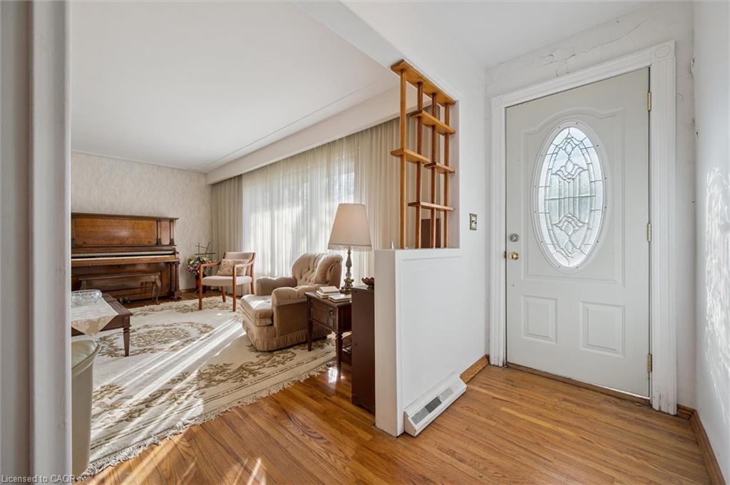 366 Holly Street, Waterloo, ON - Indoor Photo Showing Other Room