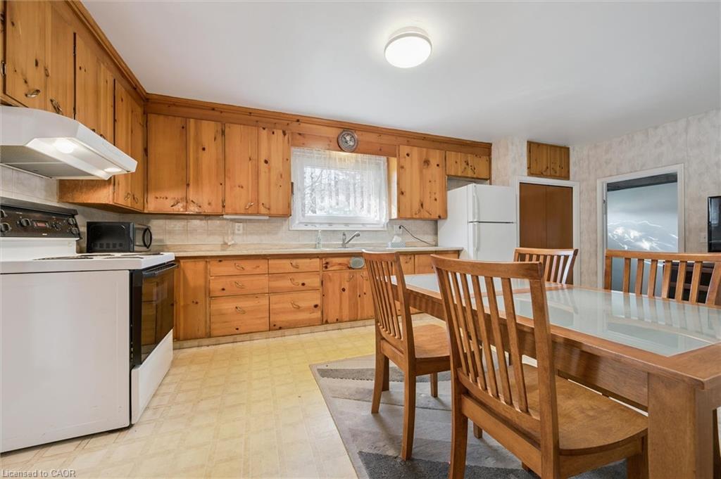 366 Holly Street, Waterloo, ON - Indoor Photo Showing Kitchen