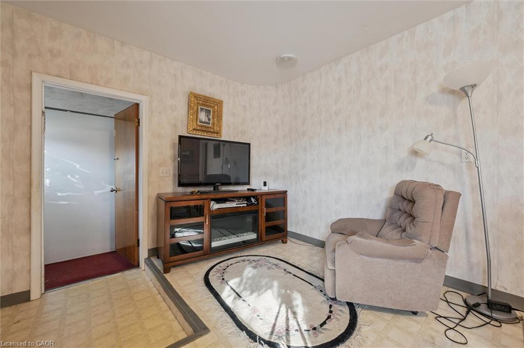 366 Holly Street, Waterloo, ON - Indoor