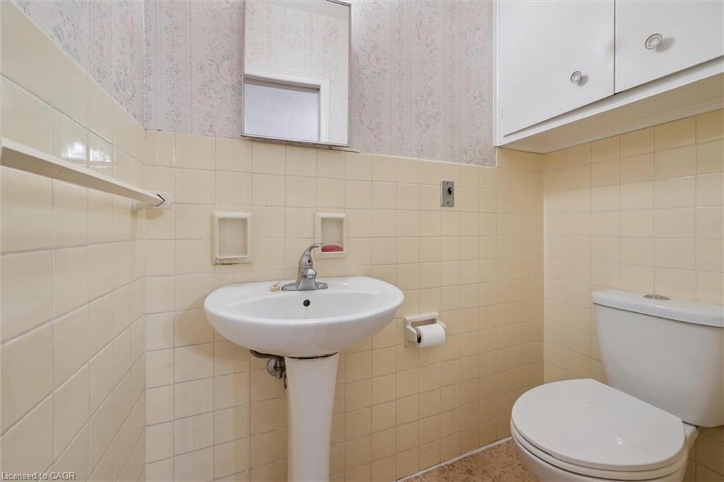 366 Holly Street, Waterloo, ON - Indoor Photo Showing Bathroom