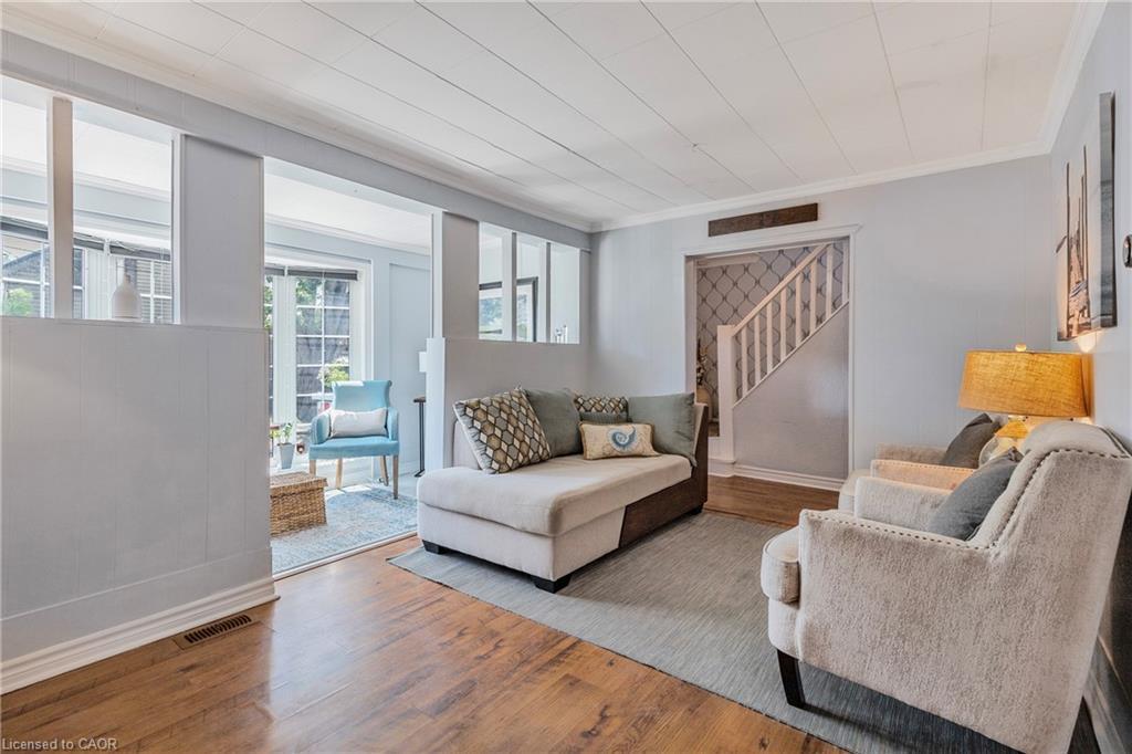 1 Mareve Avenue, Hamilton, ON - Indoor Photo Showing Living Room