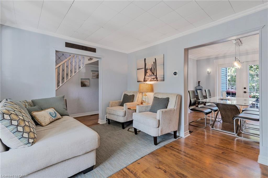 1 Mareve Avenue, Hamilton, ON - Indoor Photo Showing Living Room