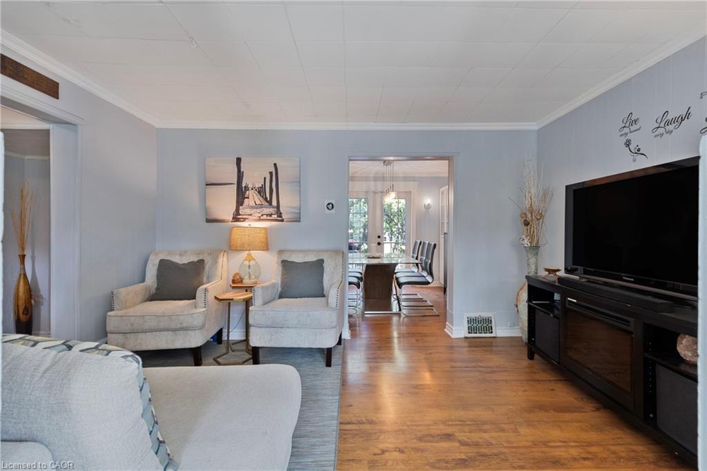 1 Mareve Avenue, Hamilton, ON - Indoor Photo Showing Living Room