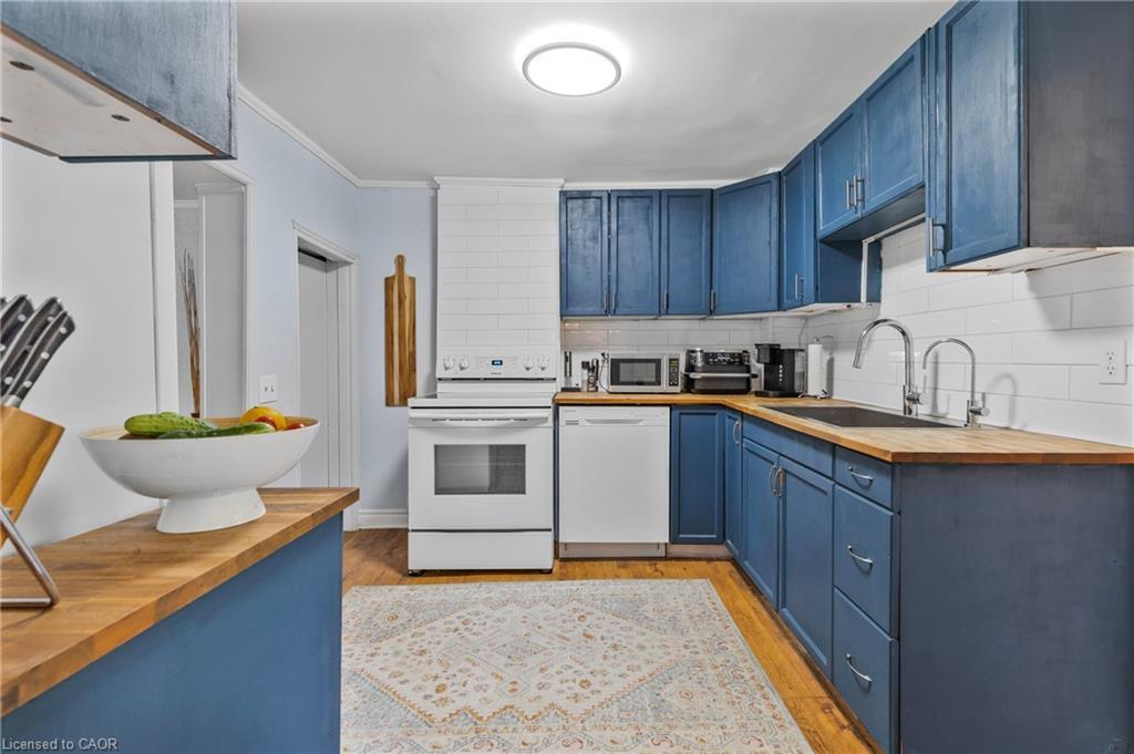 1 Mareve Avenue, Hamilton, ON - Indoor Photo Showing Kitchen