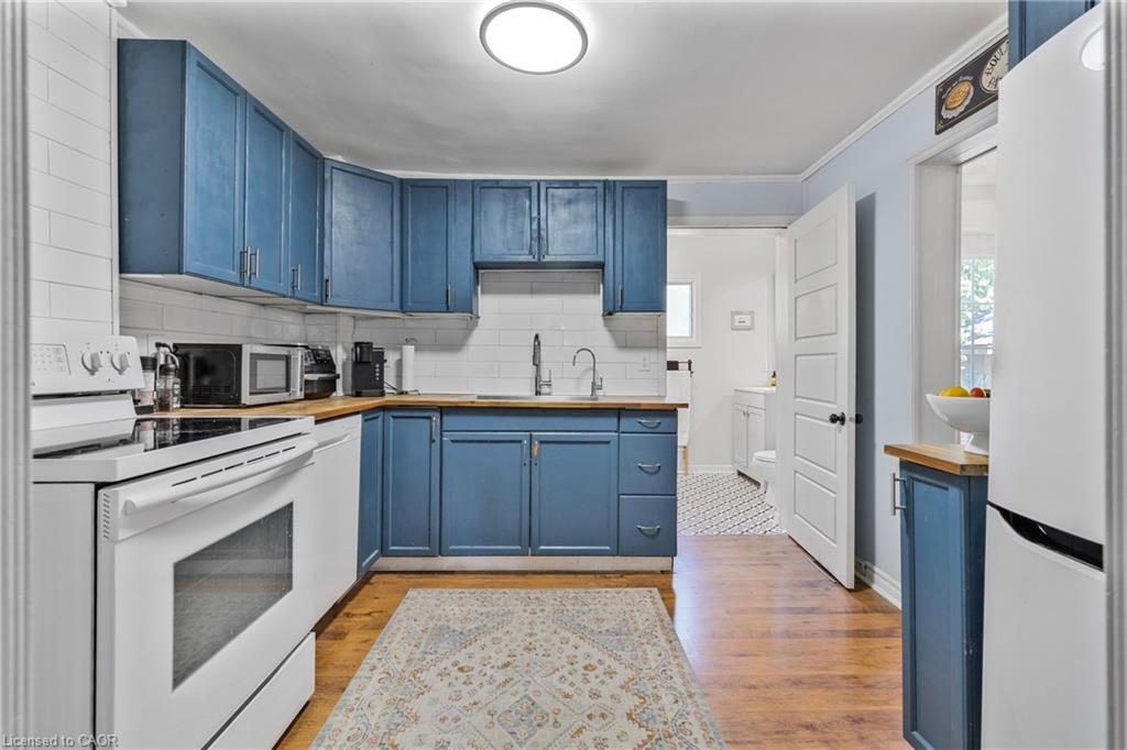 1 Mareve Avenue, Hamilton, ON - Indoor Photo Showing Kitchen
