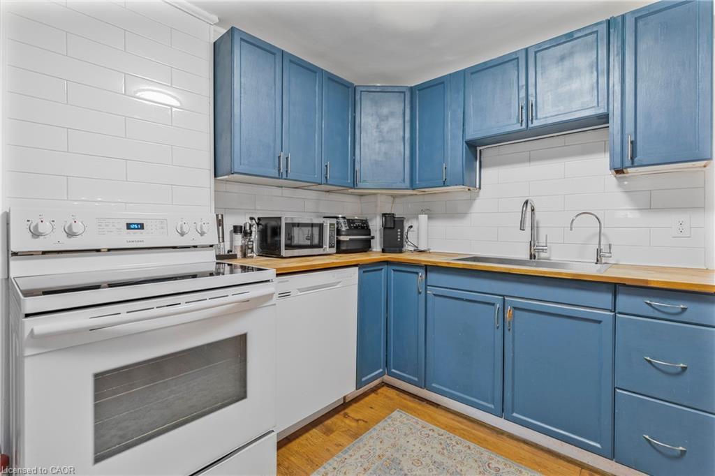 1 Mareve Avenue, Hamilton, ON - Indoor Photo Showing Kitchen