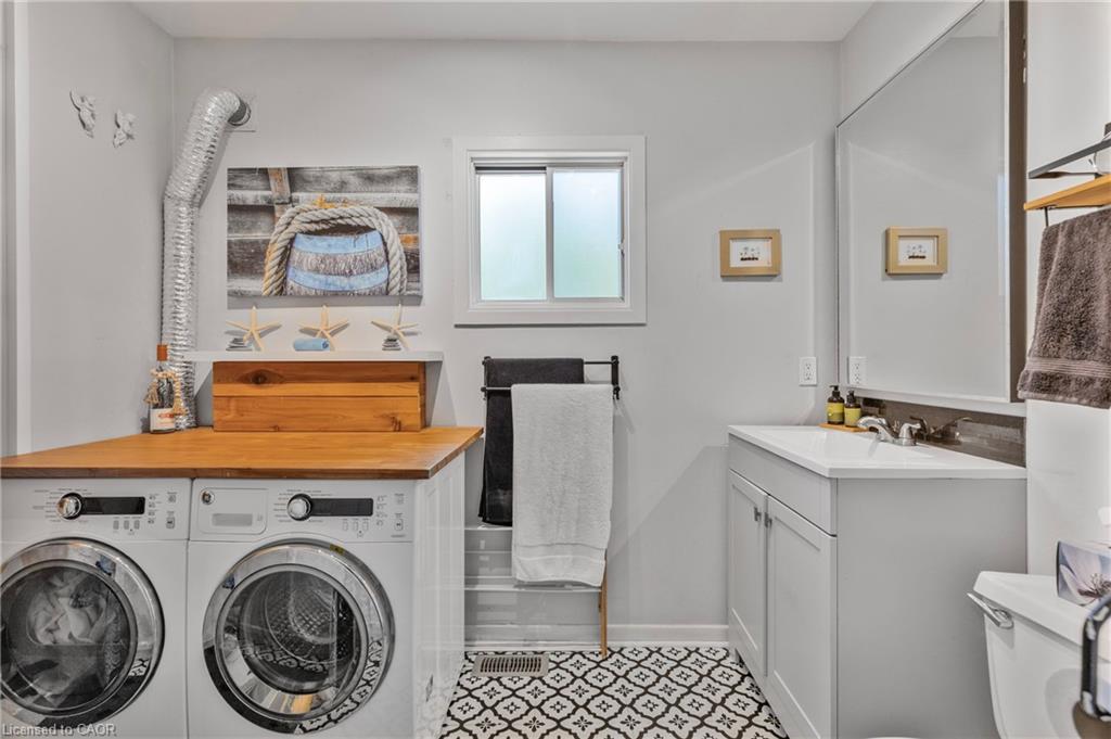 1 Mareve Avenue, Hamilton, ON - Indoor Photo Showing Laundry Room