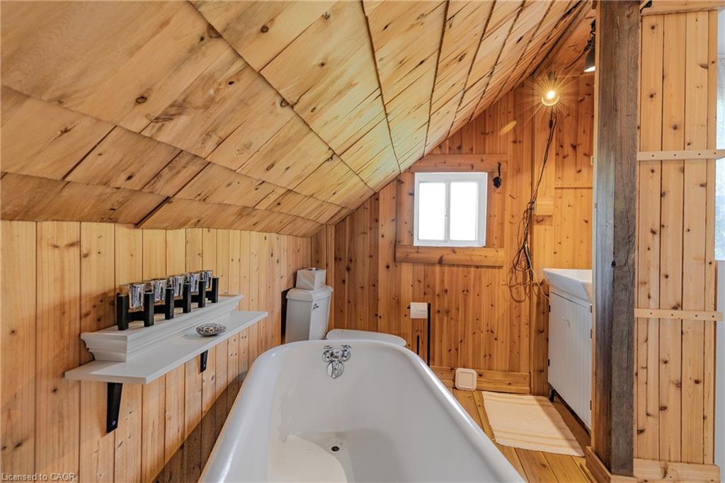 1 Mareve Avenue, Hamilton, ON - Indoor Photo Showing Bathroom