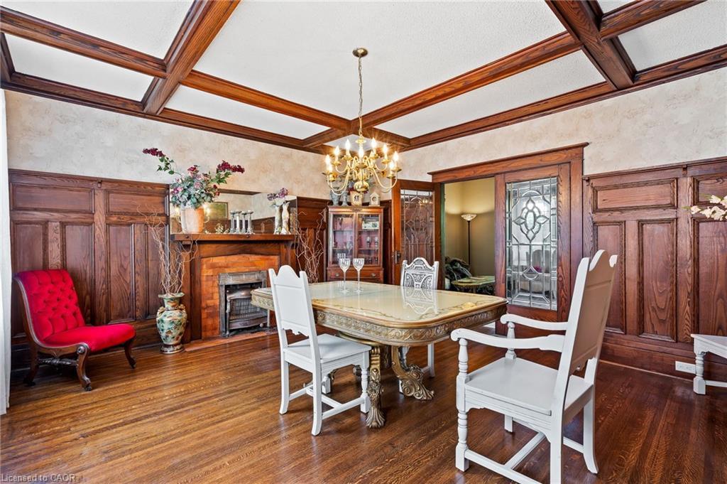 2 Carleton Street N, Thorold, ON - Indoor Photo Showing Dining Room