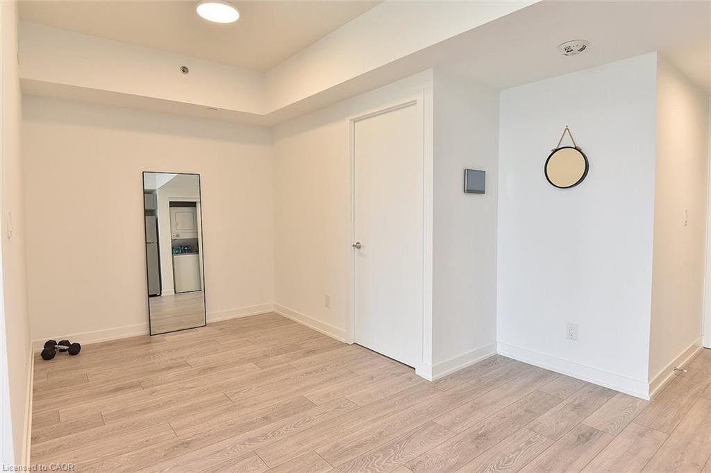B1006-3200 Dakota Common, Burlington, ON - Indoor Photo Showing Other Room