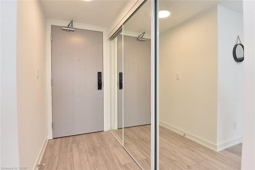 B1006-3200 Dakota Common, Burlington, ON - Indoor Photo Showing Other Room