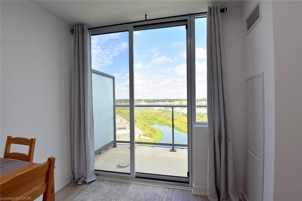 B1006-3200 Dakota Common, Burlington, ON - Indoor Photo Showing Other Room