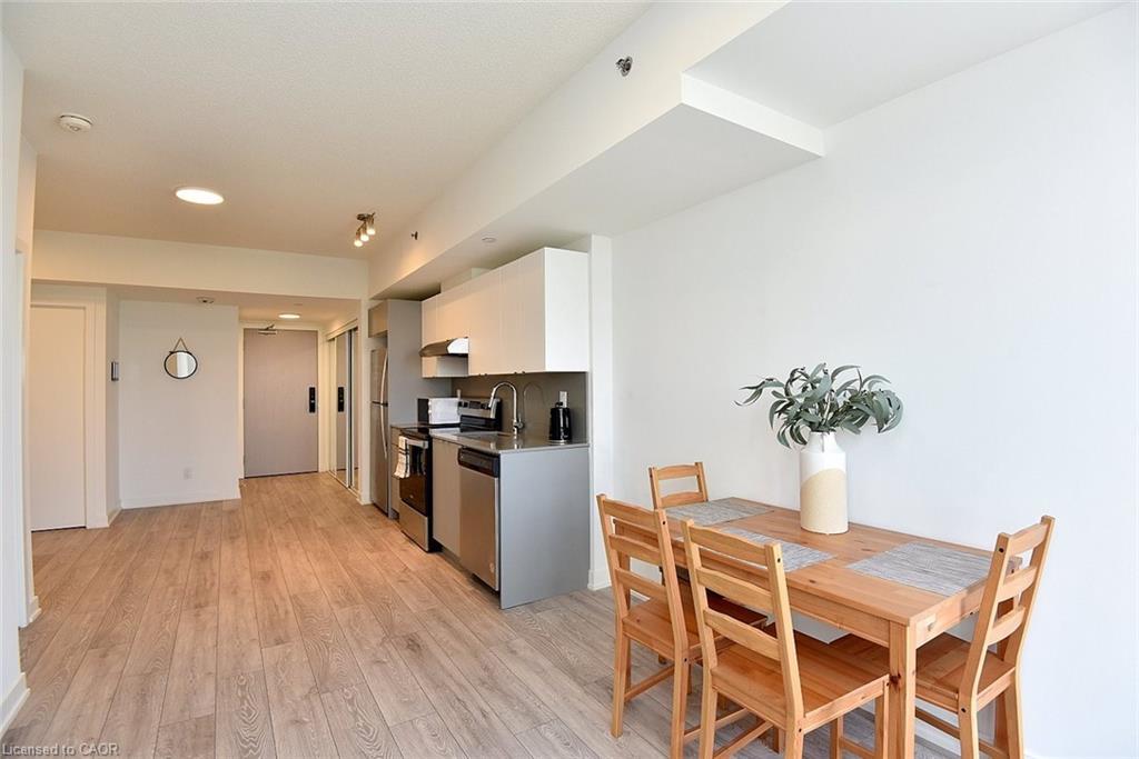 B1006-3200 Dakota Common, Burlington, ON - Indoor