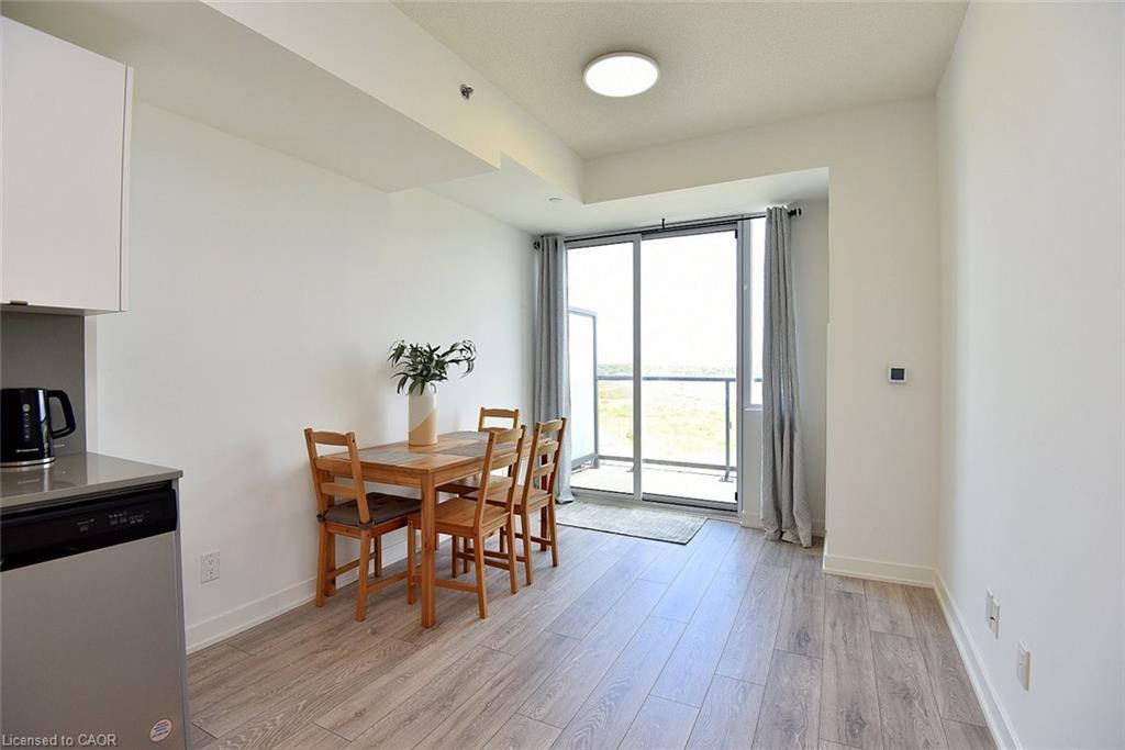 B1006-3200 Dakota Common, Burlington, ON - Indoor Photo Showing Other Room