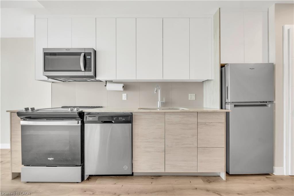 2404-60 Frederick Street, Kitchener, ON - Indoor Photo Showing Kitchen