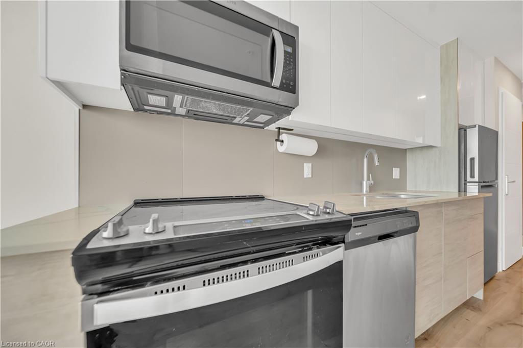 2404-60 Frederick Street, Kitchener, ON - Indoor Photo Showing Kitchen