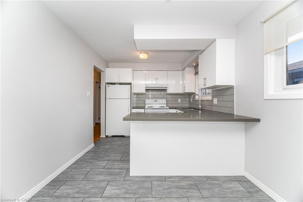 7 Maitland Avenue, Hamilton, ON - Indoor Photo Showing Kitchen