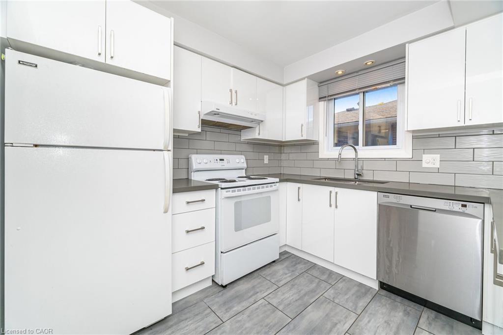 7 Maitland Avenue, Hamilton, ON - Indoor Photo Showing Kitchen