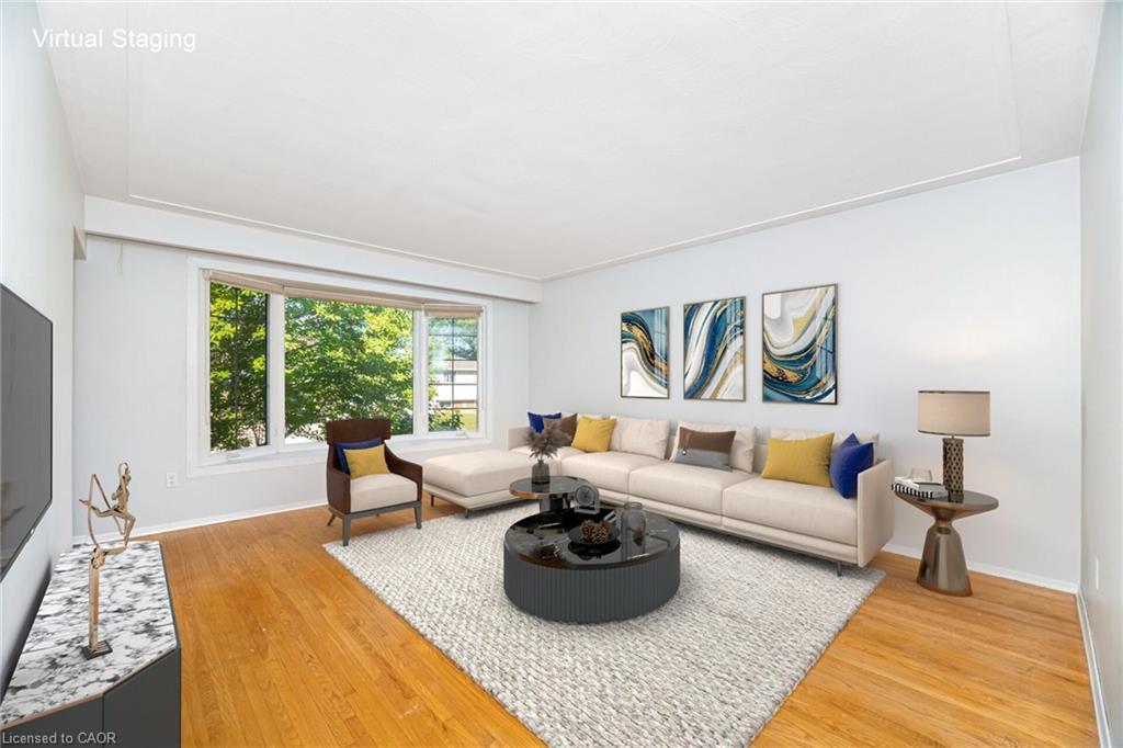 7 Maitland Avenue, Hamilton, ON - Indoor Photo Showing Living Room