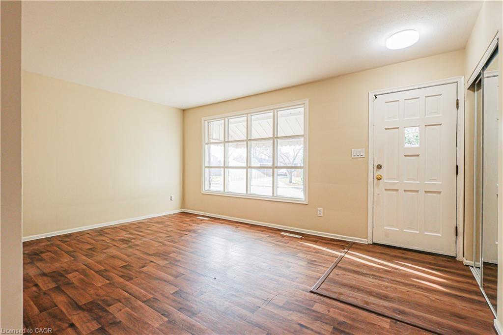 39 Carousel Avenue, Hamilton, ON - Indoor Photo Showing Other Room