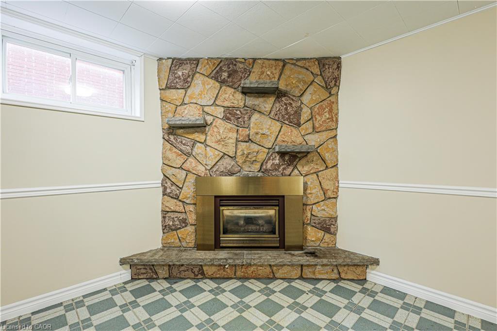 39 Carousel Avenue, Hamilton, ON - Indoor With Fireplace
