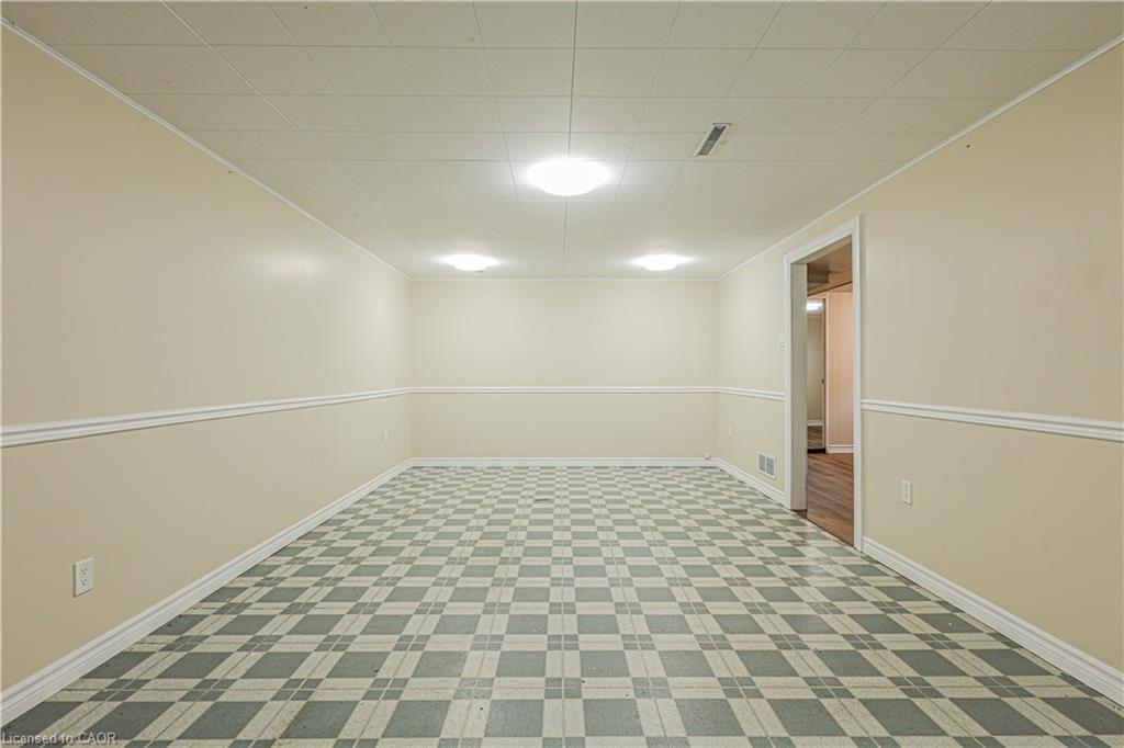 39 Carousel Avenue, Hamilton, ON - Indoor Photo Showing Other Room