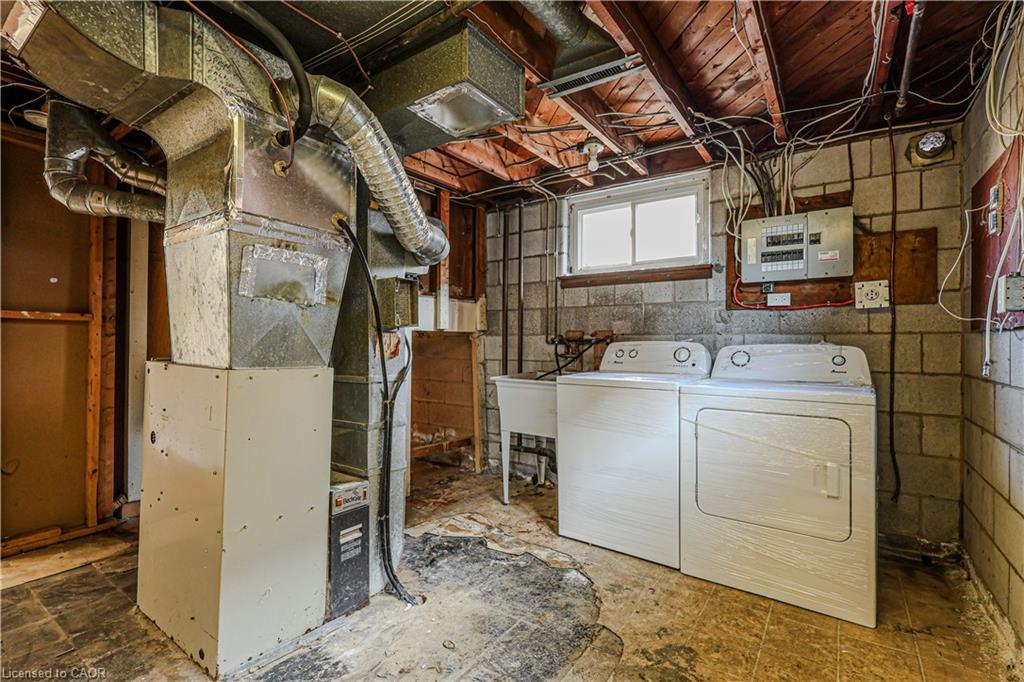 39 Carousel Avenue, Hamilton, ON - Indoor Photo Showing Laundry Room
